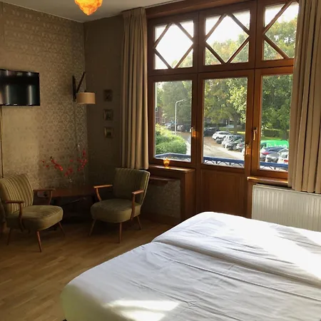 Hotel Logis Pastis 2*