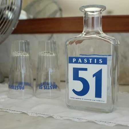 ホテル Logis Pastis 2*
